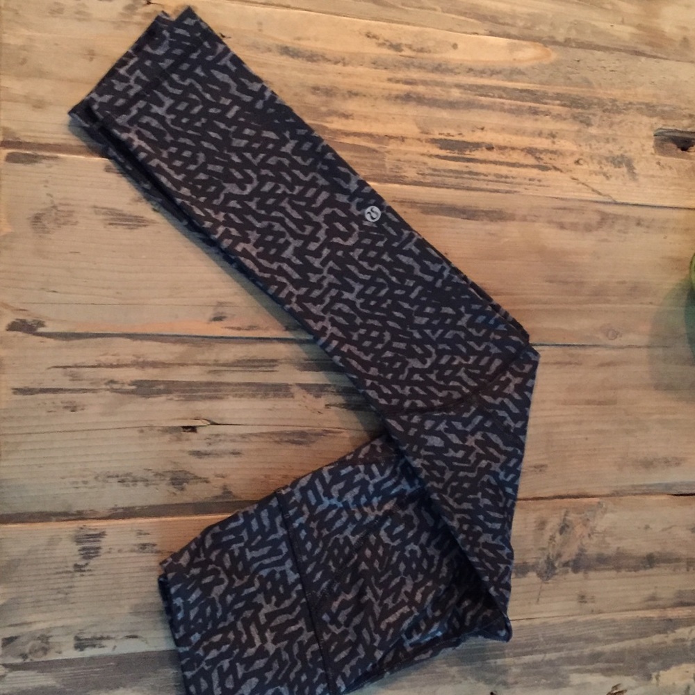 Lululemon cropped leggings -